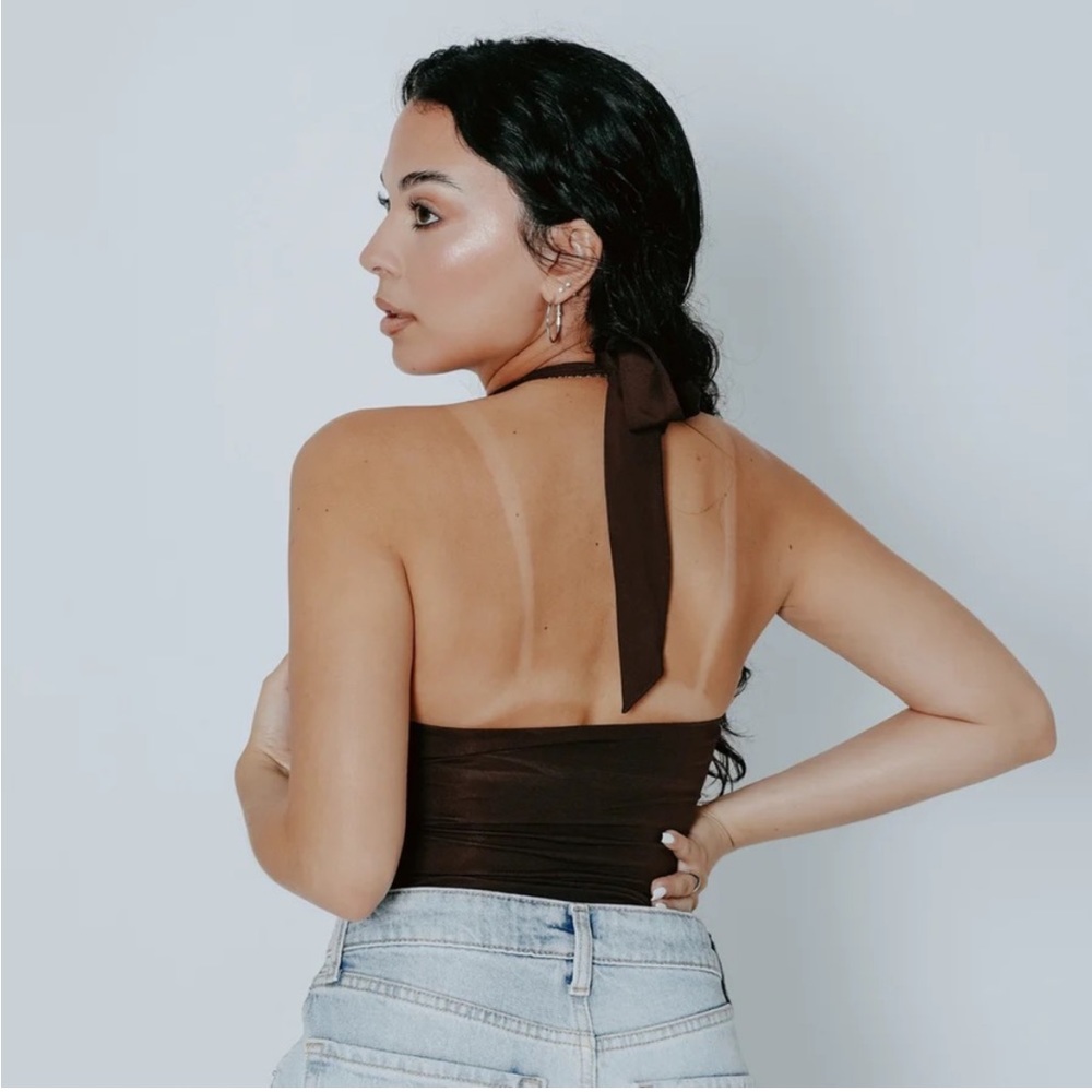 Keyhole Bodysuit 🤎 - Picture 2 of 5